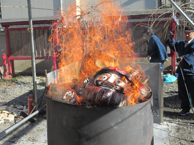 Daruma Dolls are being burnt